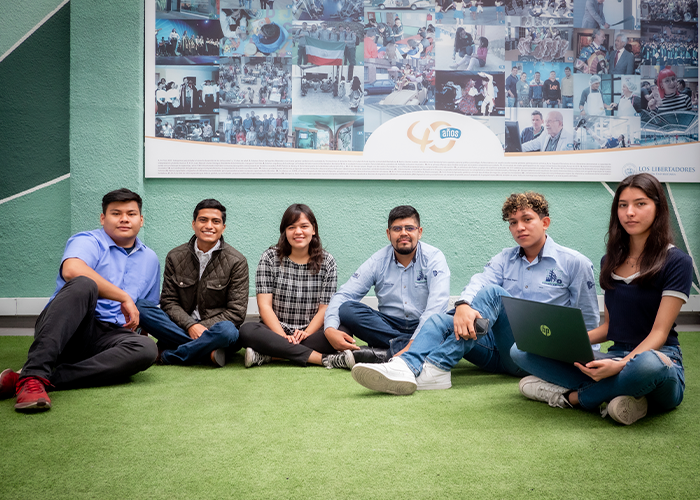 Estudiantes beneficiados del Proyecto Delfín 2