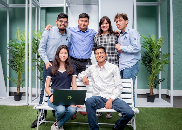 Estudiantes beneficiados del Proyecto Delfín 6