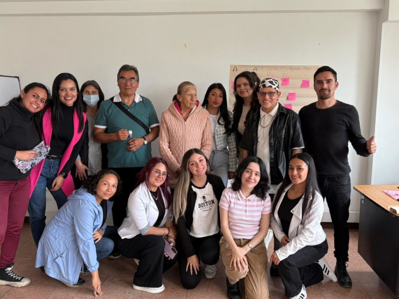 Mujeres que renacen: Autonomía económica, liderazgo y emprendimiento con sentido para la comunidad de la Casa de la Mujer Respiro