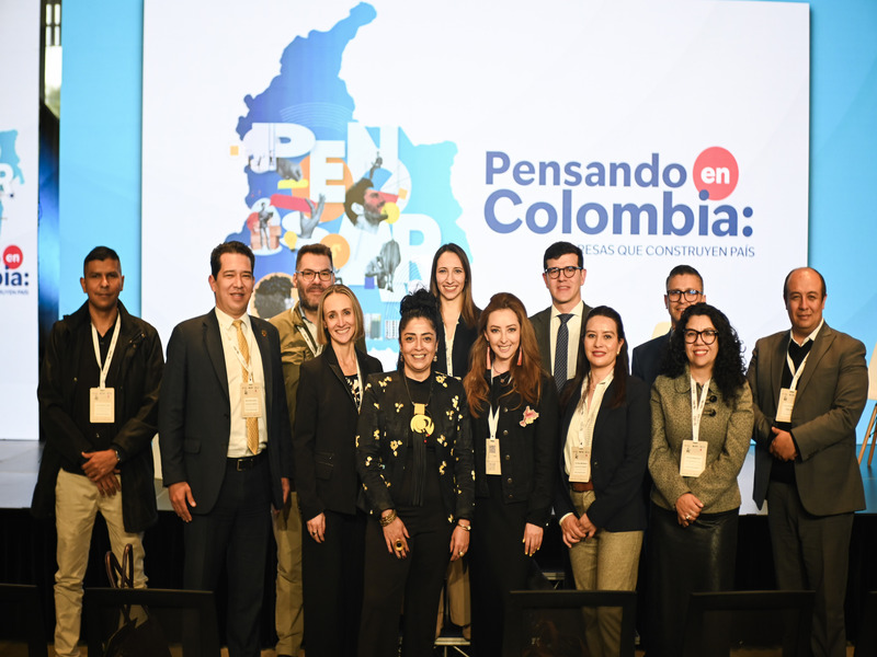 Nuestra rectora participó en foro Pensando en Colombia