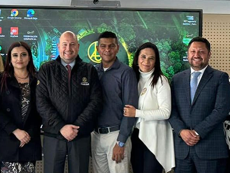 visita a universidad américa